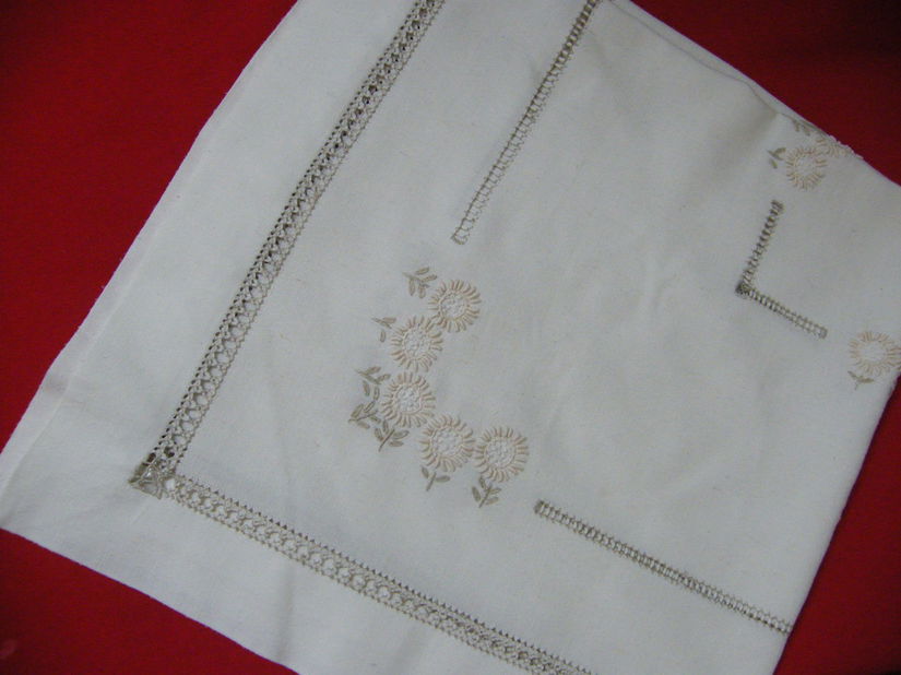 Napron brodat manual