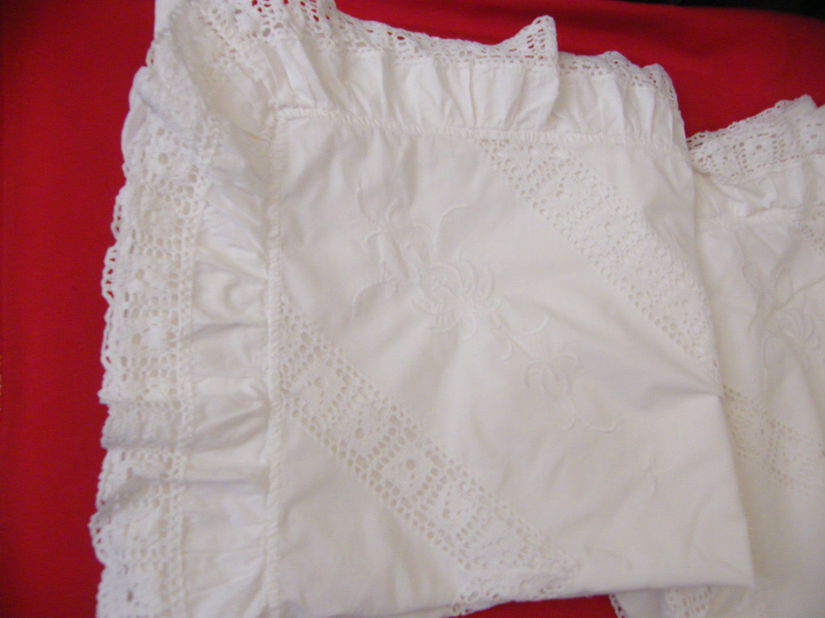 Vintage/set 2 huse cu dantela si broderie