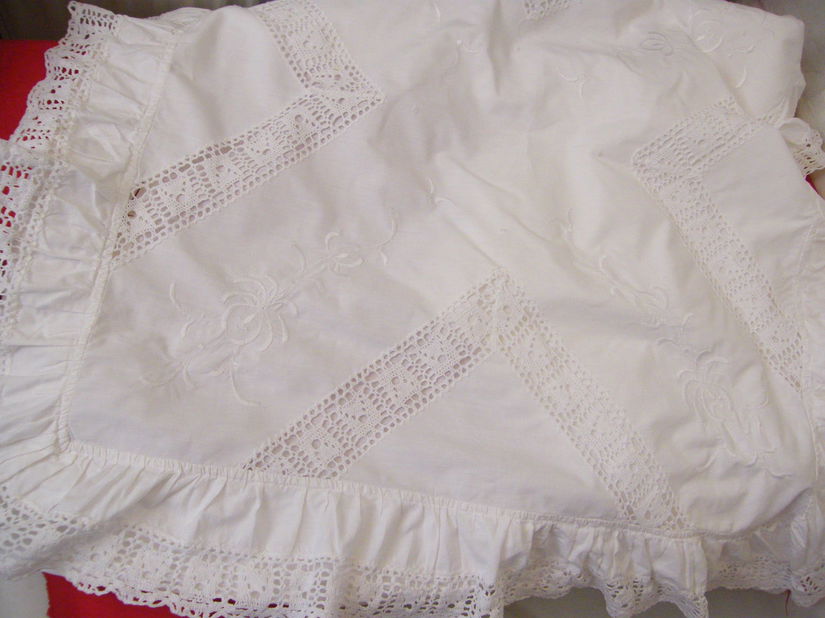 Vintage/set 2 huse cu dantela si broderie