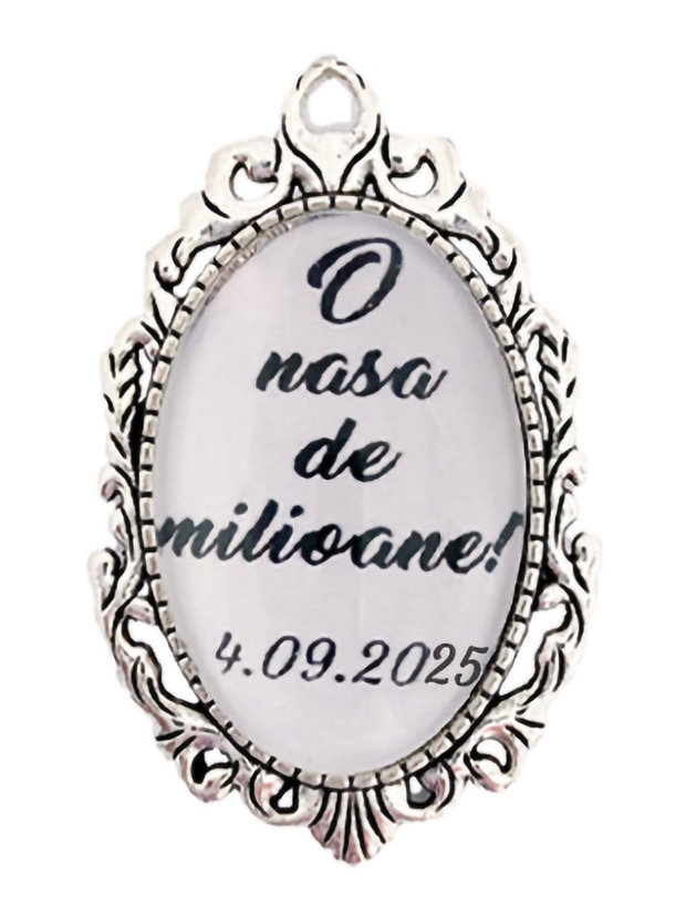 Brosa personalizata o nasa de milioane