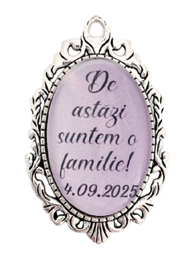 Brosa personalizata de astazi suntem o familie
