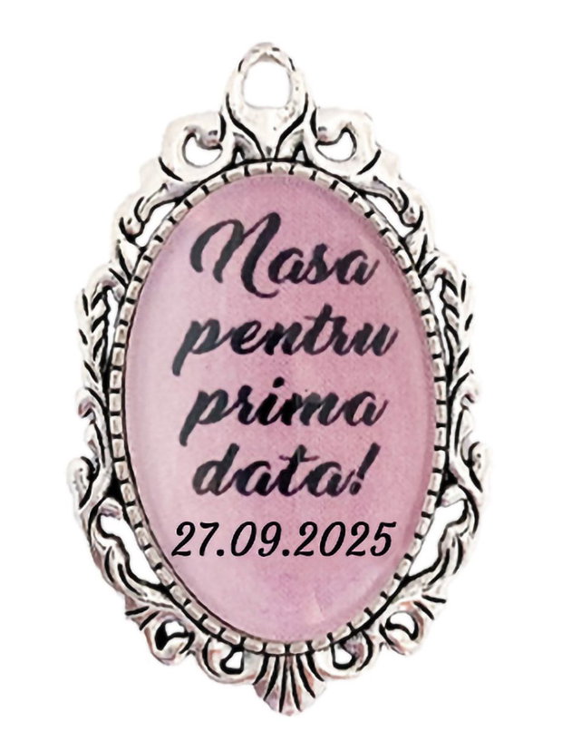 Brosa personalizata nasa pentru prima data