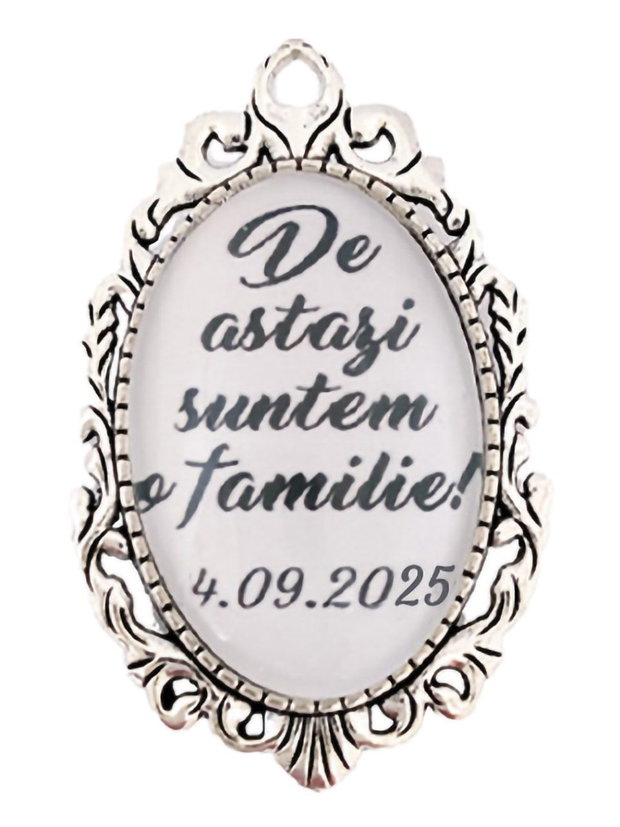 Brosa personalizata de astazi suntem o familie