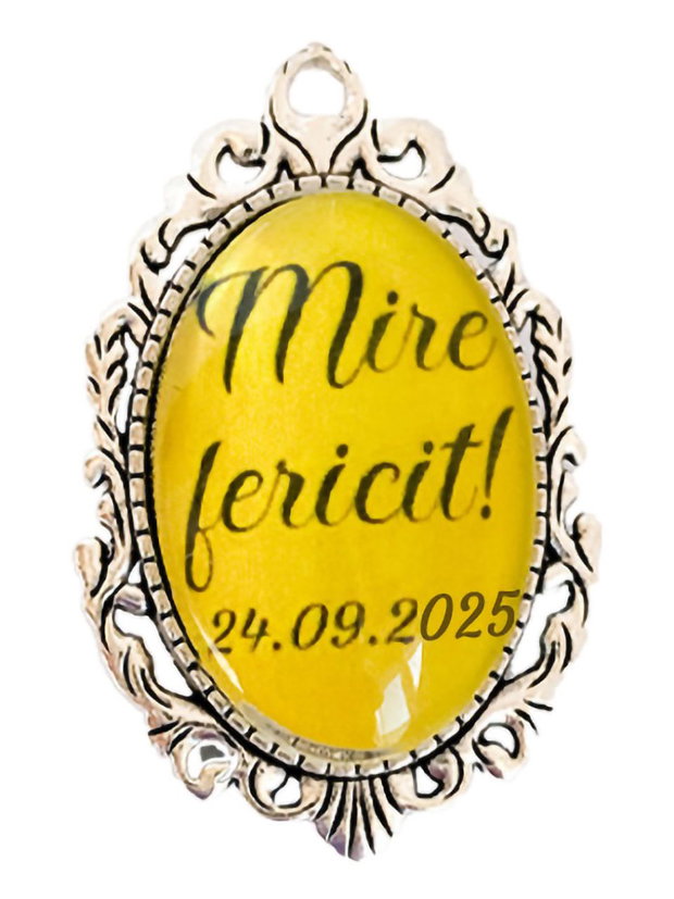 Cocarda brosa mire fericit