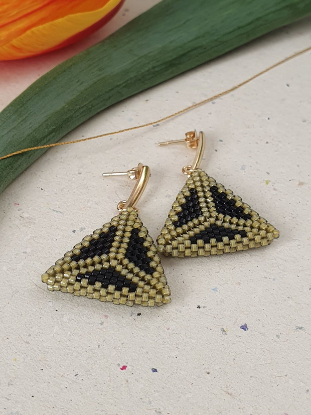 Cercei handmade Miyuki tehnica Peyote - Negru și Galben Muștar, constrast sofisticat