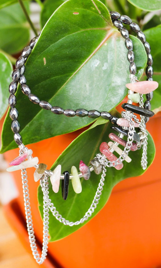 Colier(choker) din hematit si cipsuri din turmalina/colier talisman