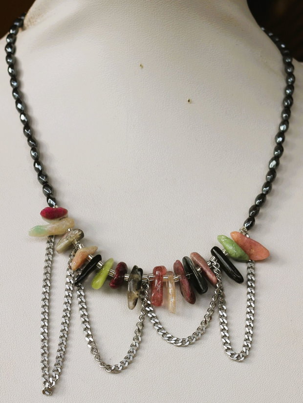 Colier(choker) din hematit si cipsuri din turmalina/colier talisman