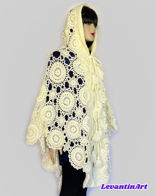 Pelerină croșetată manual ivoire cu glugă  poncho elegant boho, piesă unicat pentru evenimente și ținute speciale