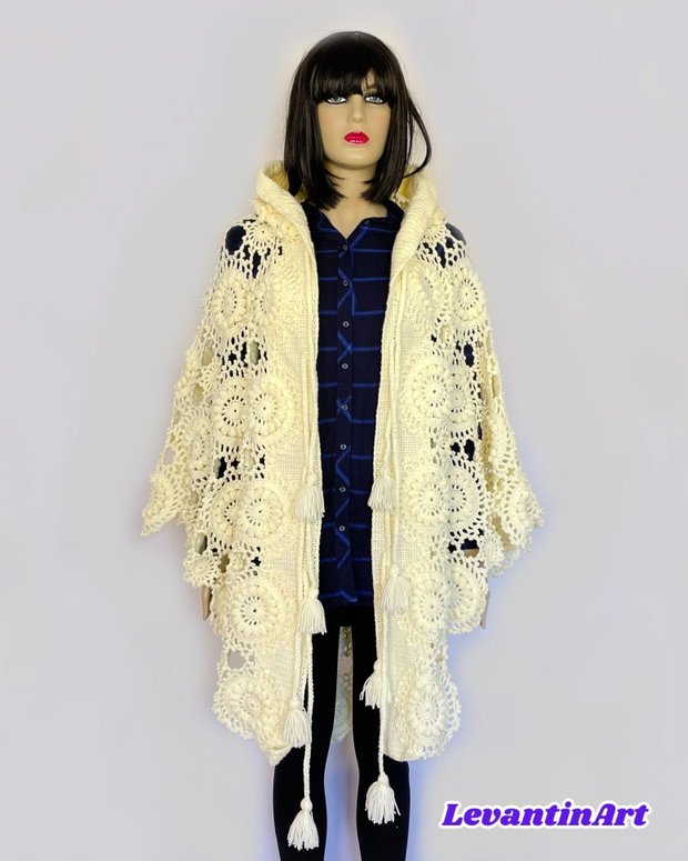 Pelerină croșetată manual ivoire cu glugă poncho elegant boho, piesă unicat pentru evenimente și ținute speciale