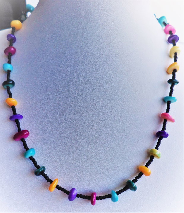 Colier handmade din margele de nisip myuki si sidef colorat