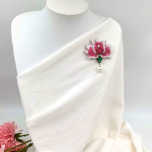 Broșa floare de Lotus  Ritual de Răsărit
