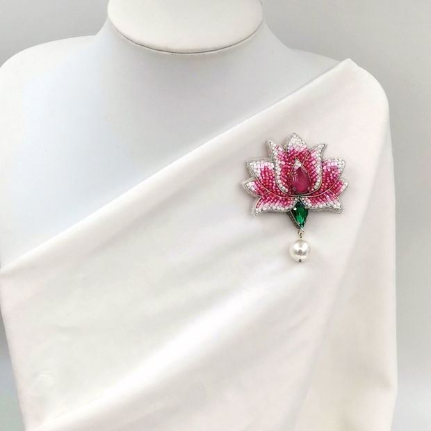 Broșa floare de Lotus  Ritual de Răsărit