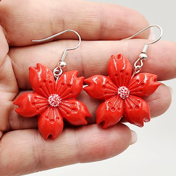 Cercei fimo, flori rosii cu cinci petale, 4484