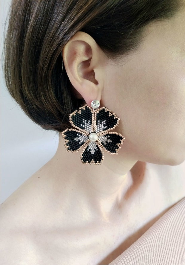 Cercei floare alba si perle Swarovski