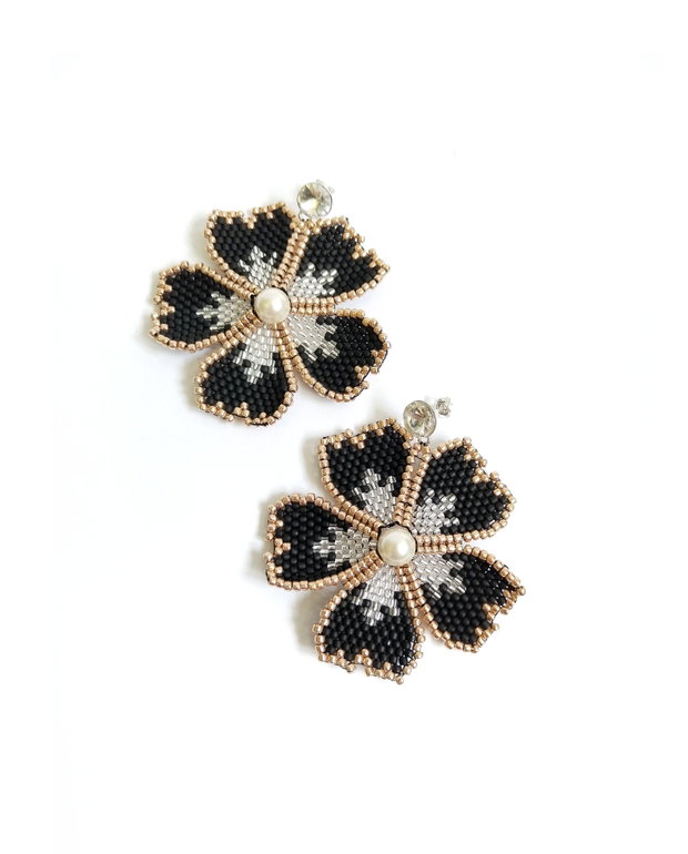 Cercei floare alba si perle Swarovski