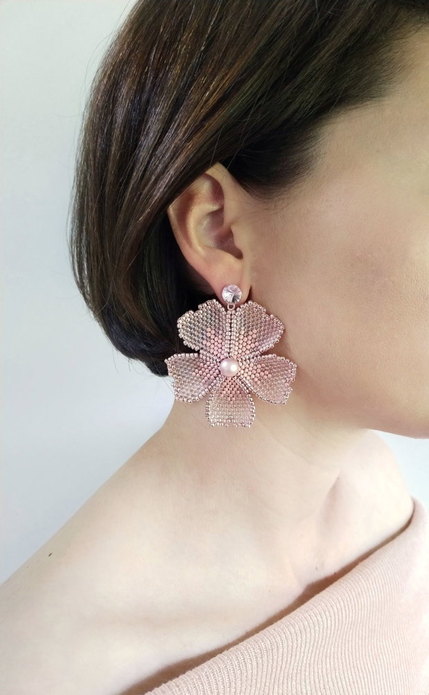Cercei floare alba si perle Swarovski