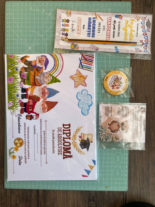 Set Personalizat de Absolvire Grădiniță Diplomă, Insignă, Creion și Sticker cu Bufnița Înțelepciunii