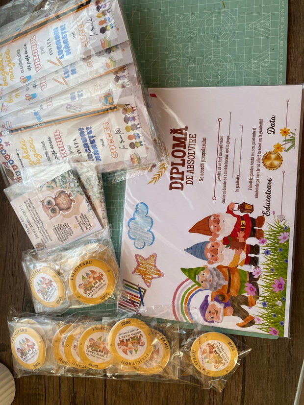 Set Personalizat de Absolvire Grădiniță Diplomă, Insignă, Creion și Sticker cu Bufnița Înțelepciunii