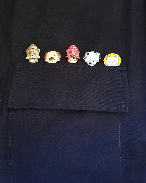 Brosa pin/semn de carte din portelan, cu felicitare - FUNNY FACES