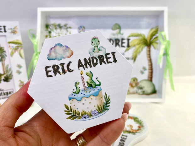 Set aniversar personalizat 1 anisor - Dino Birthday - Tavita mot si accesorii