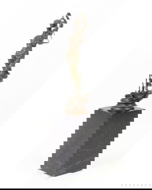 Justitia - statueta din bronz pe un soclu din marmura