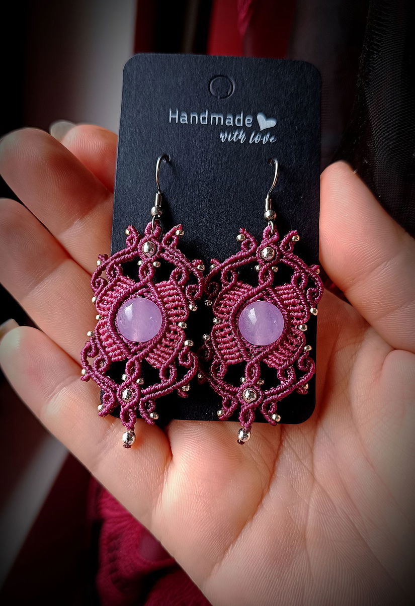 Cercei macrame cu piatra de jad mov