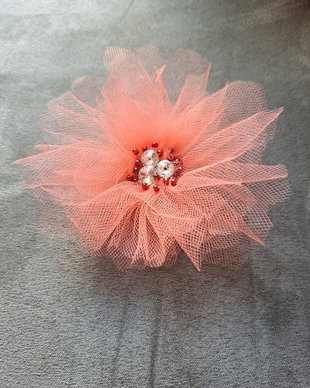 Broșă tulle cu cristale