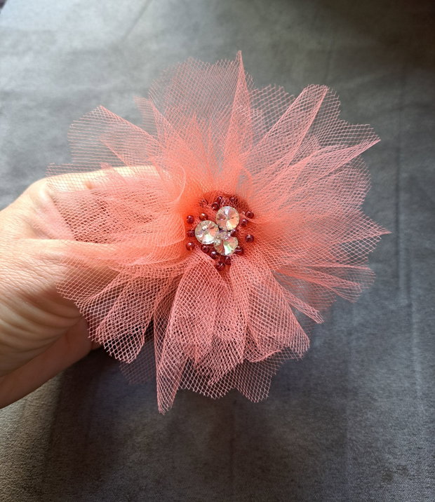 Broșă tulle cu cristale