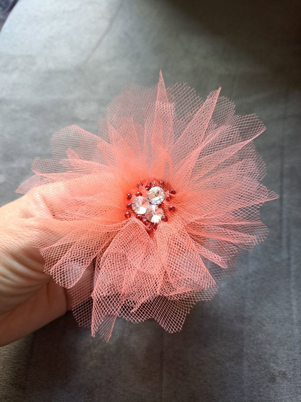 Broșă tulle cu cristale