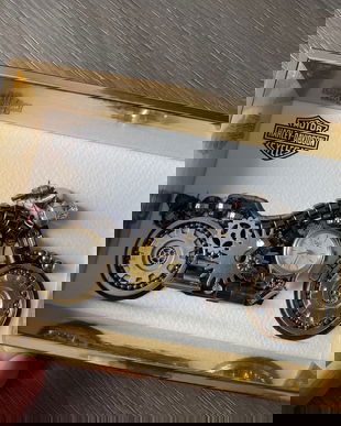 Motocicleta model Harley Davidson Cod M 680・Cadouri originale pentru barbati・Cadou deosebit pentru ziua lui・Cadou personalizat pentru pasionatii de motoare