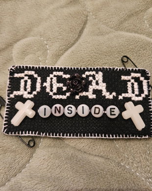 Broșă goth