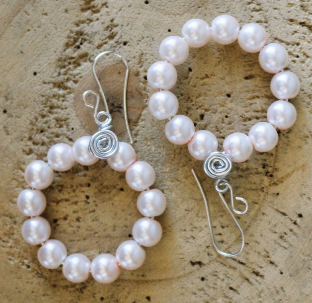 Cercei handmade,supradimensionati,din sarma si perle din sticla