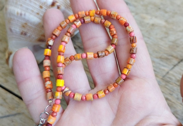 Choker cu jasp, coral fatetat, argint