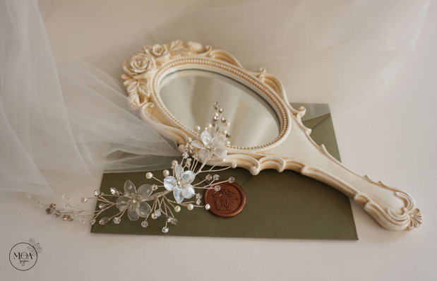 Antonia - Agrafa/accesoriu de par cu flori si cristale