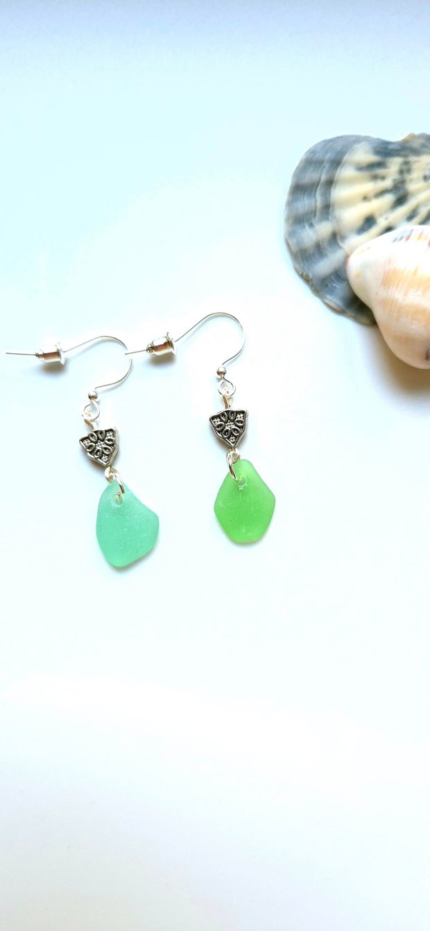 Cercei lungi argintii cu sticla de mare-sea glass