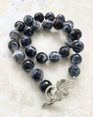 Colier vintage agate crackle negre