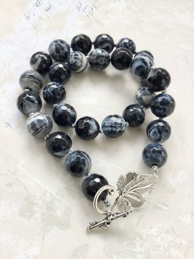 Colier vintage agate crackle negre