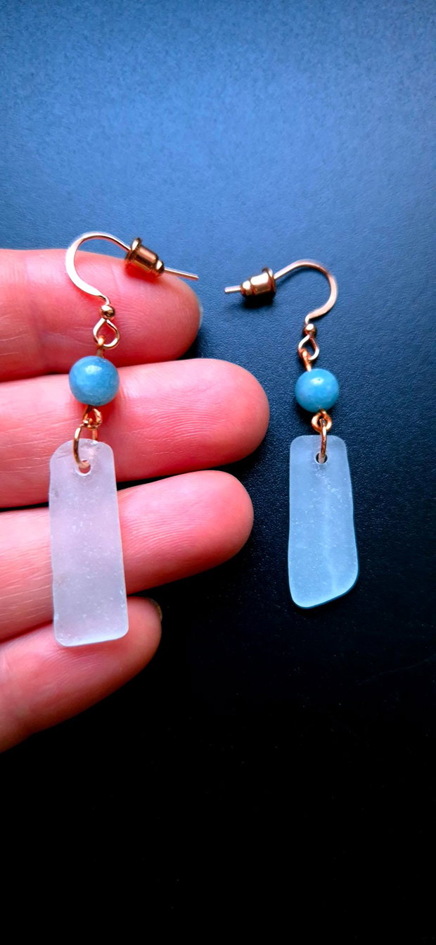 Cercei lungi din cupru cu acvamarin și sea-glass (sticla de mare)