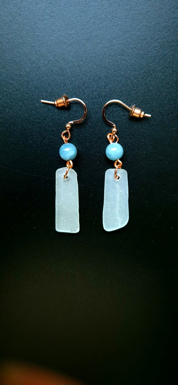 Cercei lungi din cupru cu acvamarin și sea-glass (sticla de mare)