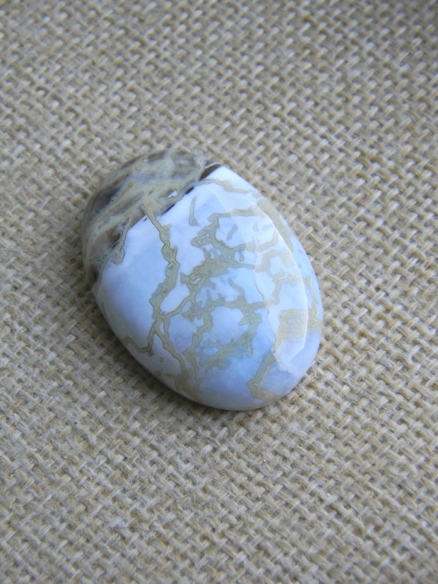 Caboson blue opal (C32B)