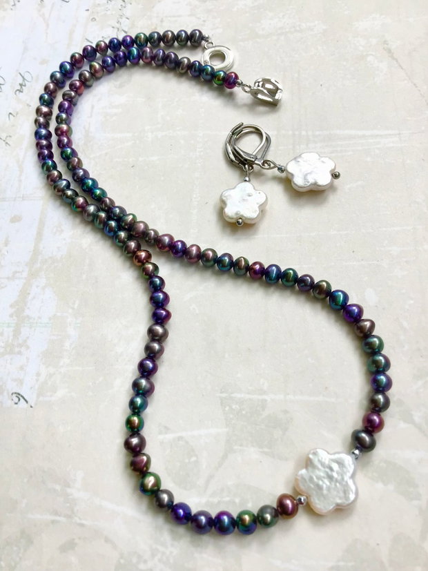 Set Colier și cercei perle de cultura petrol & perle flori baroc albe