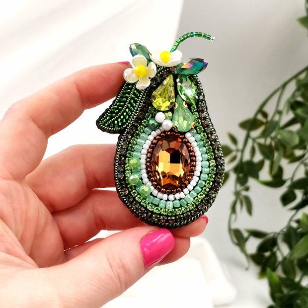 Broșa Avocado  Exotic și chic