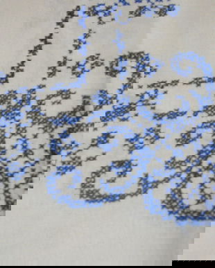 Napron cusut in cruciulite