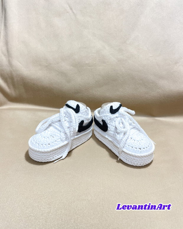 Botosei bebe crosetati stil sport casual | 0-6 luni | handmade | cadou nou-nascut