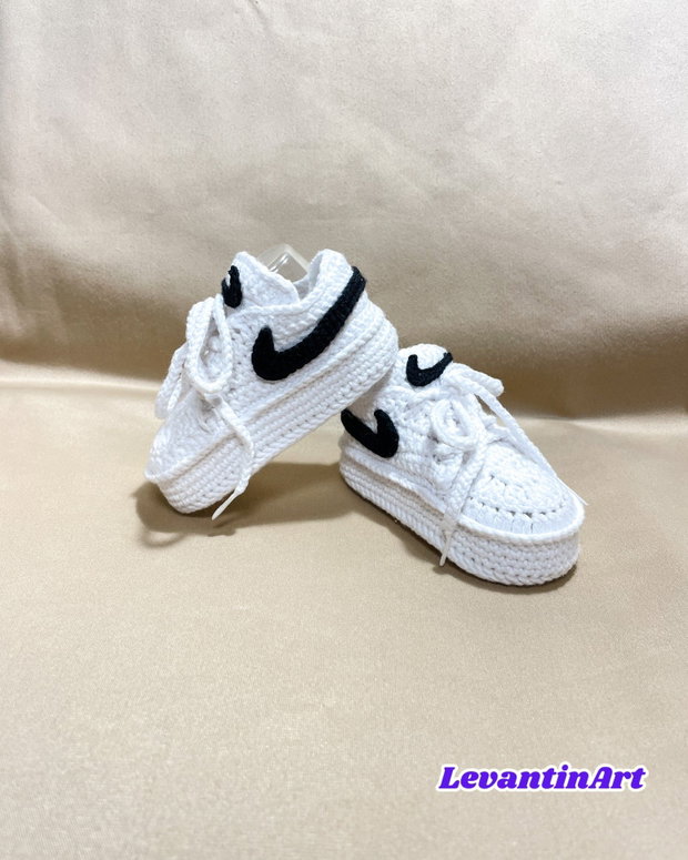 Botosei bebe crosetati stil sport casual | 0-6 luni | handmade | cadou nou-nascut