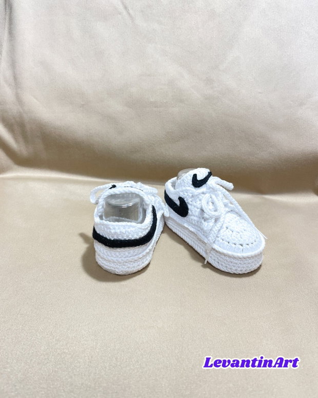 Botosei bebe crosetati stil sport casual | 0-6 luni | handmade | cadou nou-nascut