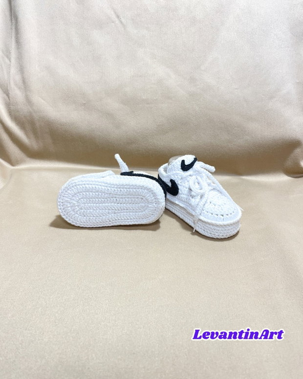 Botosei bebe crosetati stil sport casual | 0-6 luni | handmade | cadou nou-nascut