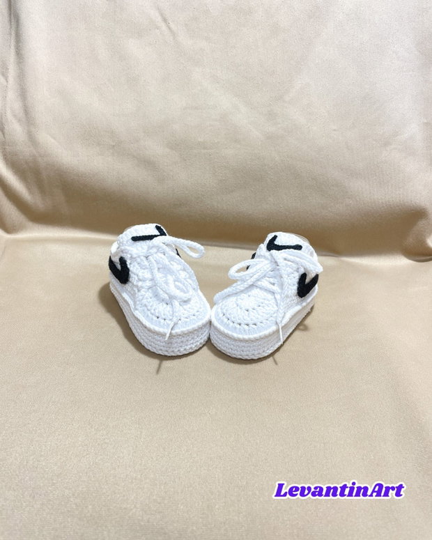 Botosei bebe crosetati stil sport casual | 0-6 luni | handmade | cadou nou-nascut
