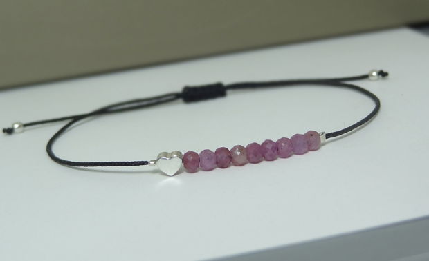 Bratara minimalista din rubin & charm inimioara