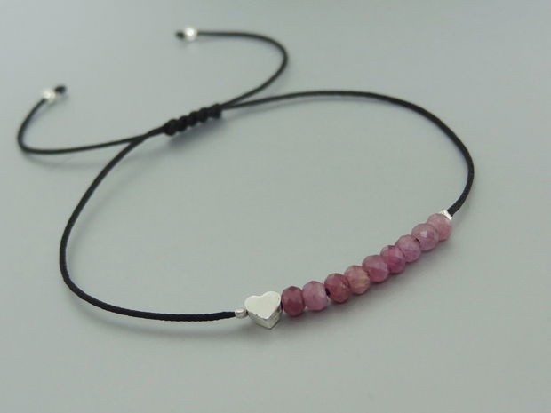 Bratara minimalista din rubin & charm inimioara